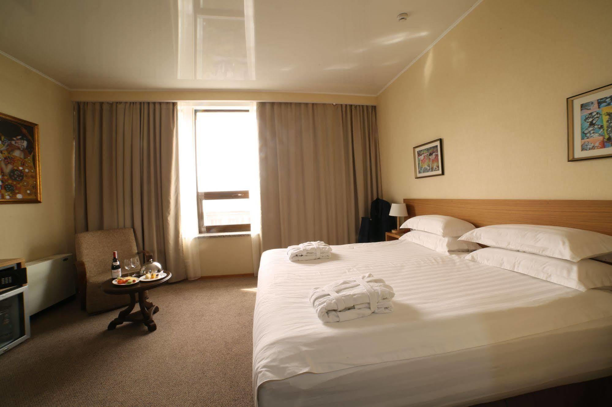 City Hotel Bishkek Exterior photo